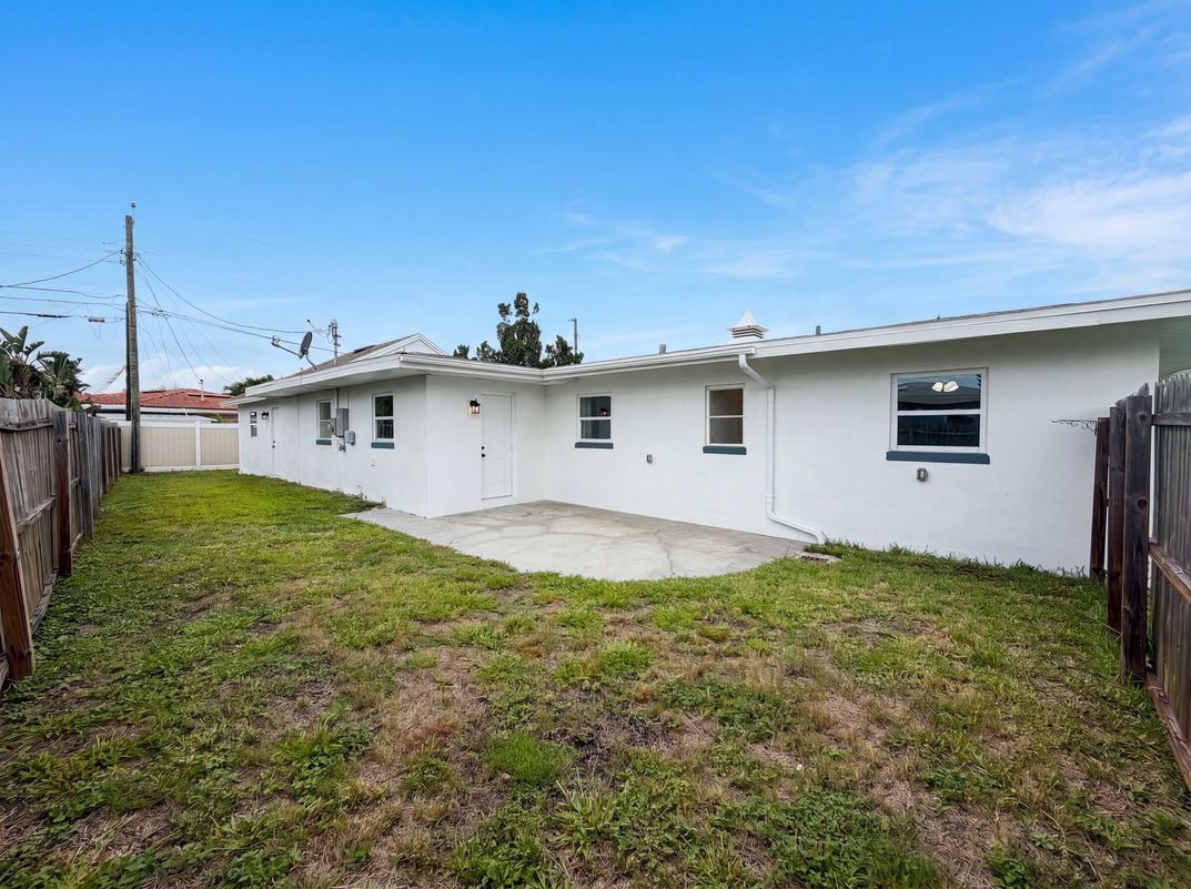 Photo 5 of 19 of 567 Baywood Dr N, Dunedin, FL