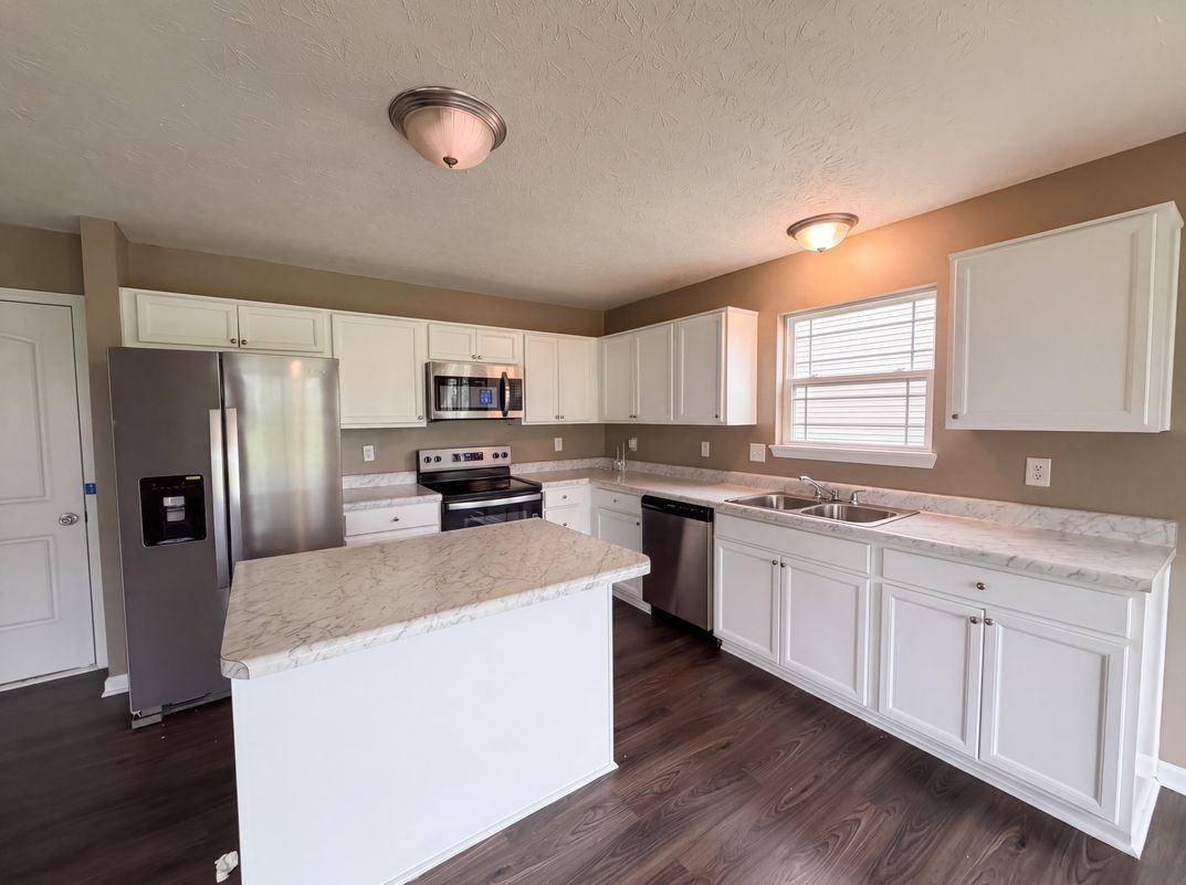 Property photo 2 of 8196 Alyssum Dr