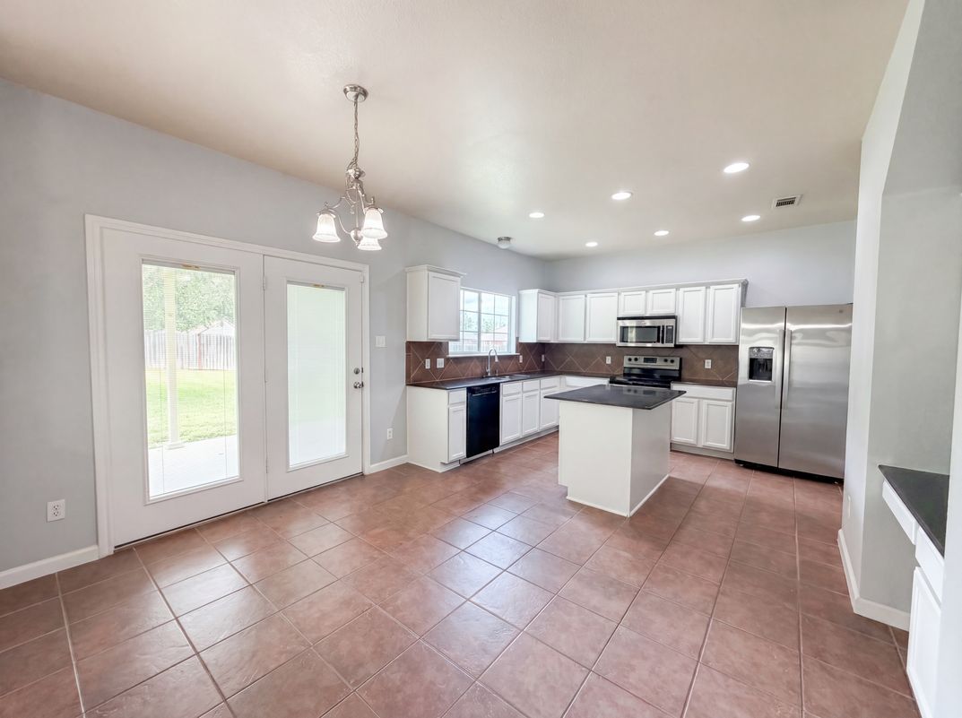 Property photo 2 of 313 Crowfoot Dr