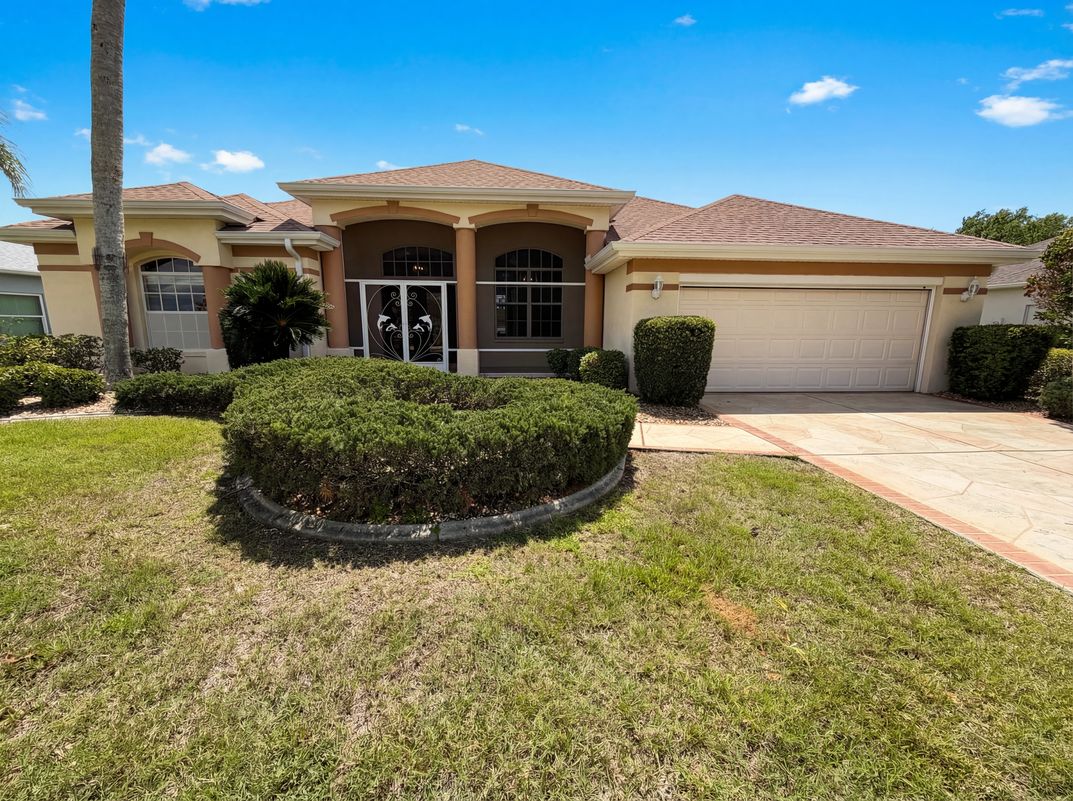 Property photo 1 of 12567 SW Pembroke Cir N