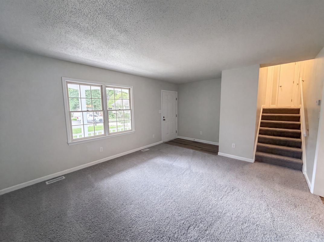 Property photo 3 of 11 Chanter Ct
