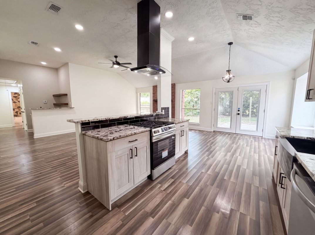 Property photo 2 of 4011 Hunnington Dr