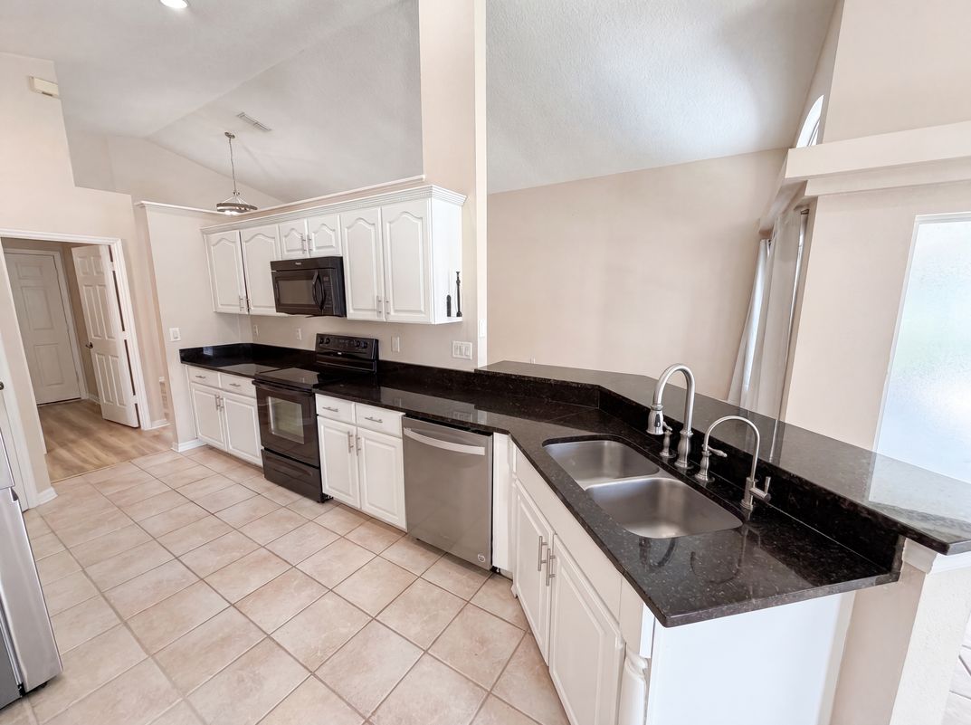 Property photo 2 of 1619 River Birch Ave
