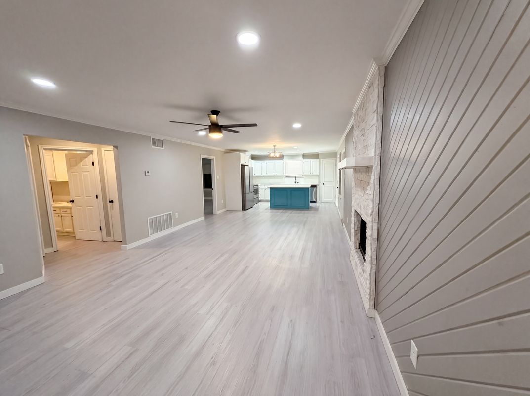 Property photo 3 of 13214 Deepwater Cir
