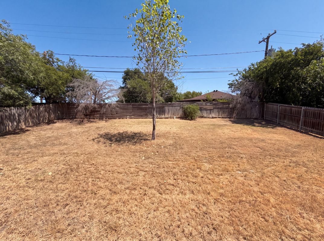 Photo 17 of 19 of 6612 Lakeside Dr, Lake Worth, TX