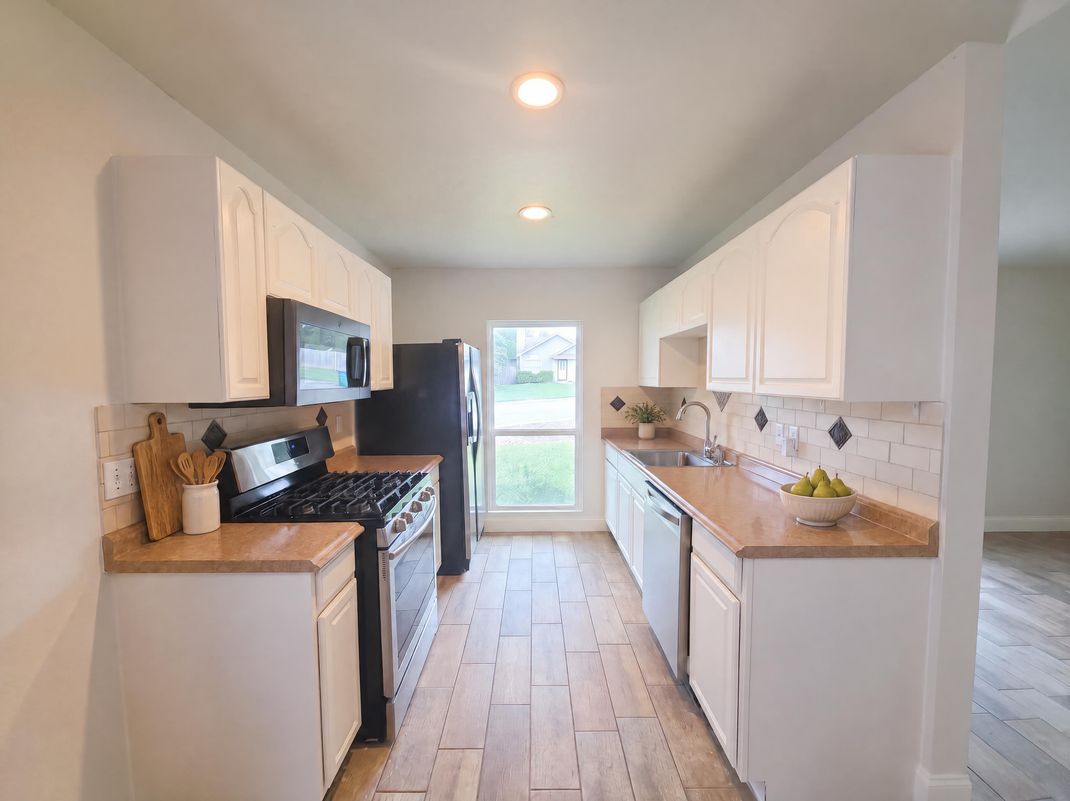Property photo 2 of 8703 Park Mdws