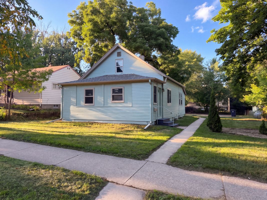 Property photo 1 of 305 Arlington Ave W