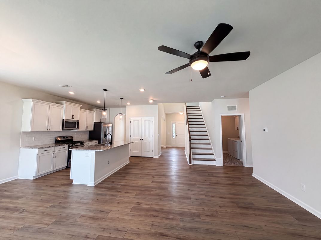 Property photo 3 of 7463 Buckview Ct