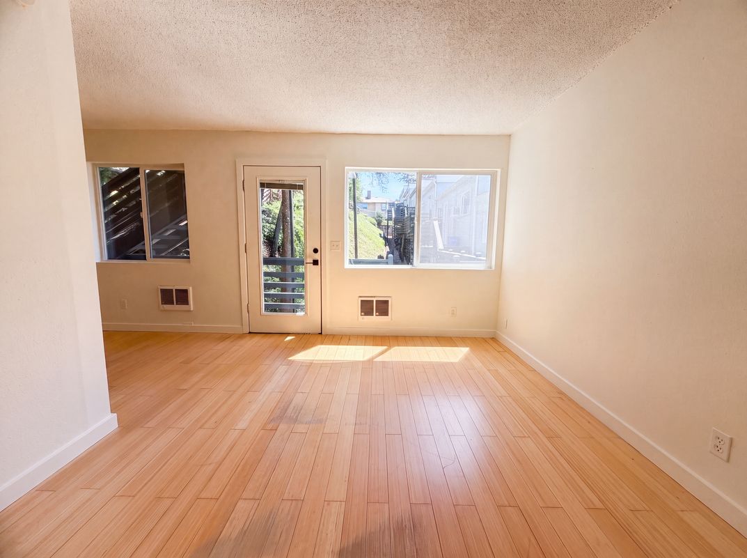 Property photo 3 of 1300 NE 68th Ave Apt 15
