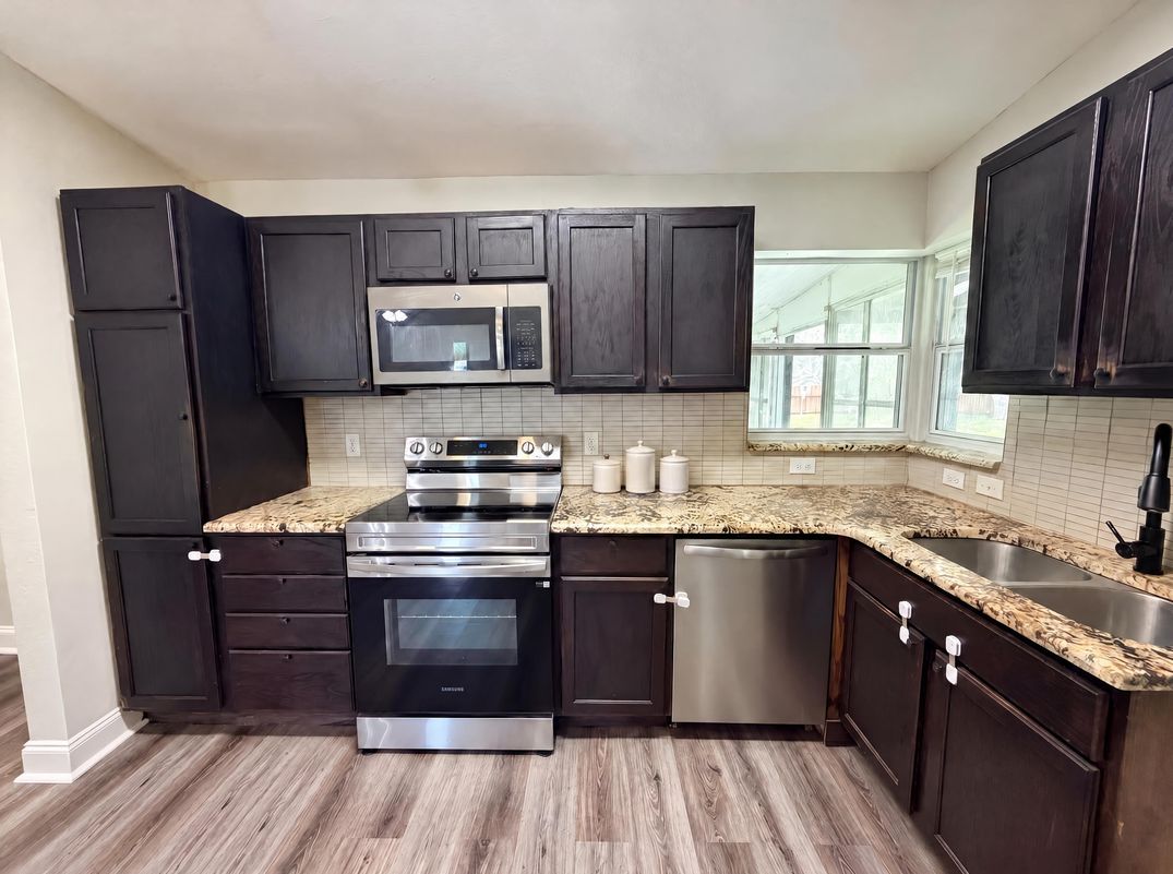 Property photo 2 of 1502 Daroca Dr