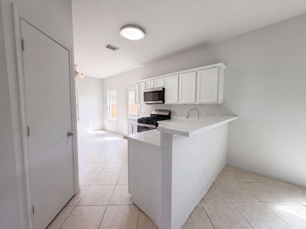 Property photo 2 of 3911 Teal Vista Ct