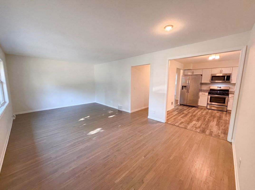 Property photo 3 of 4423 Tyler St NE