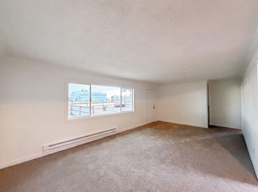 Property photo 3 of 15967 Echo Rd
