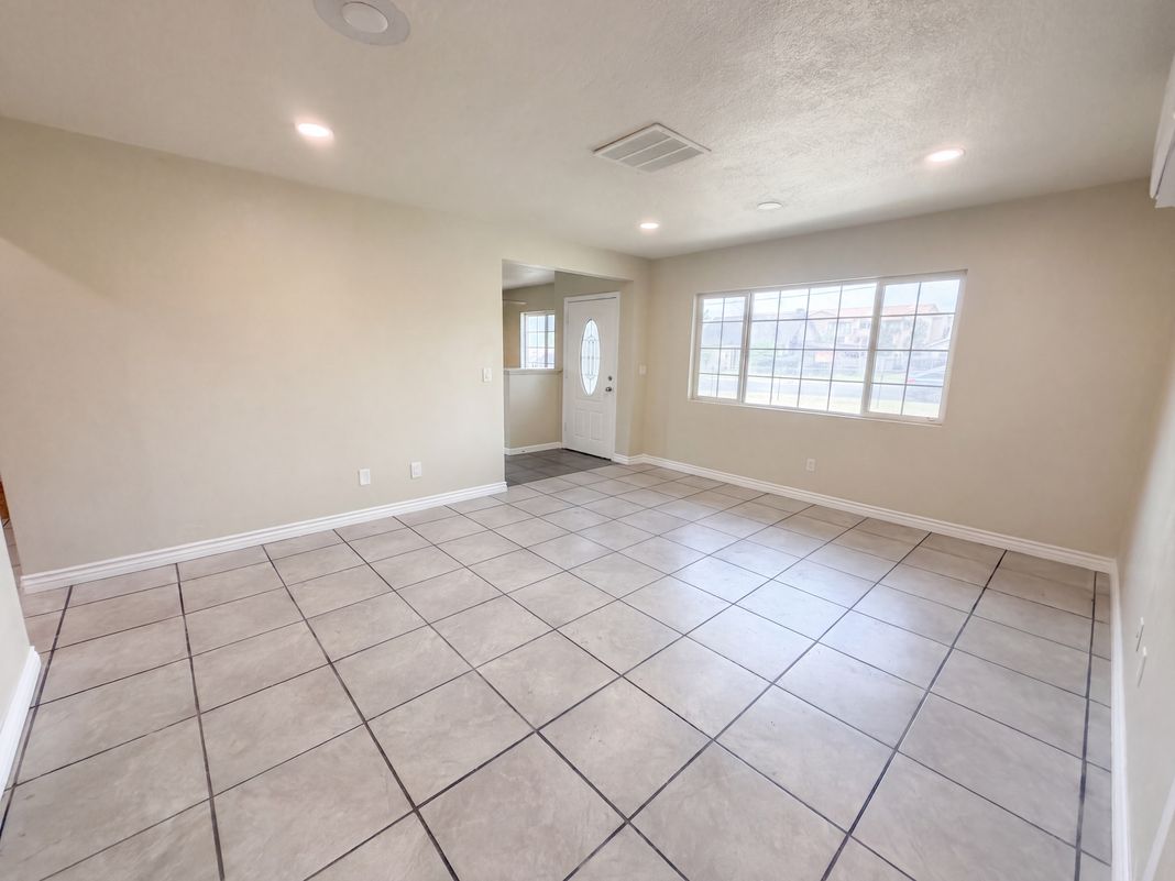 Property photo 3 of 392 Cypress Ave