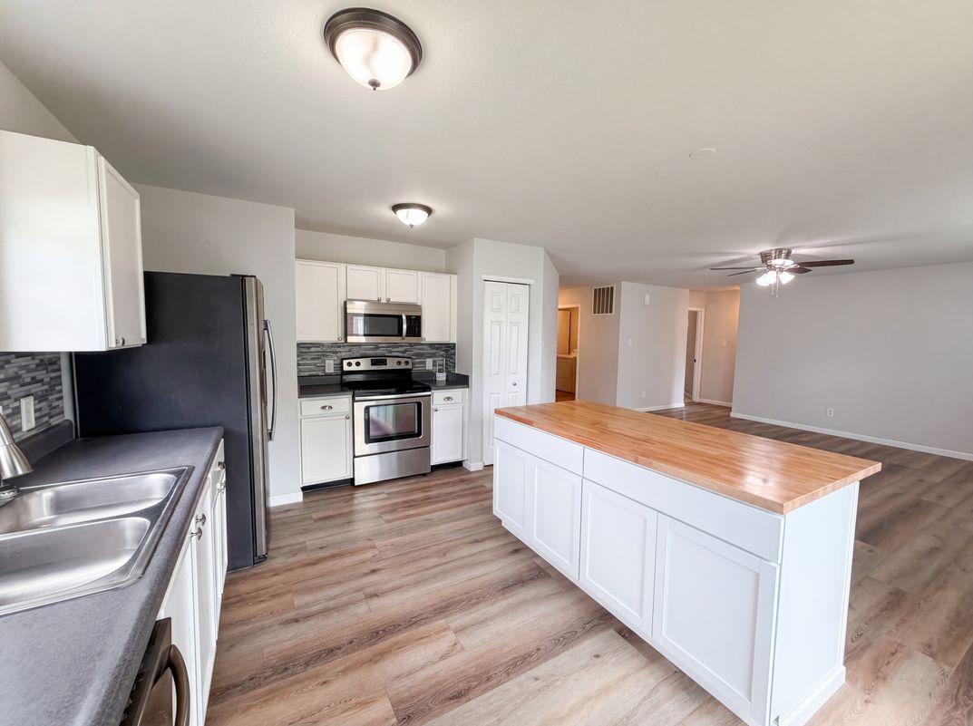 Property photo 2 of 526 Bourneside Dr