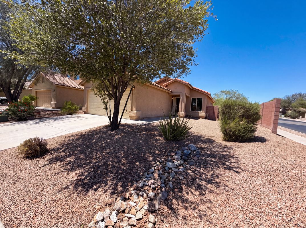 Property photo 1 of 836 W Placita El Cauce Rico