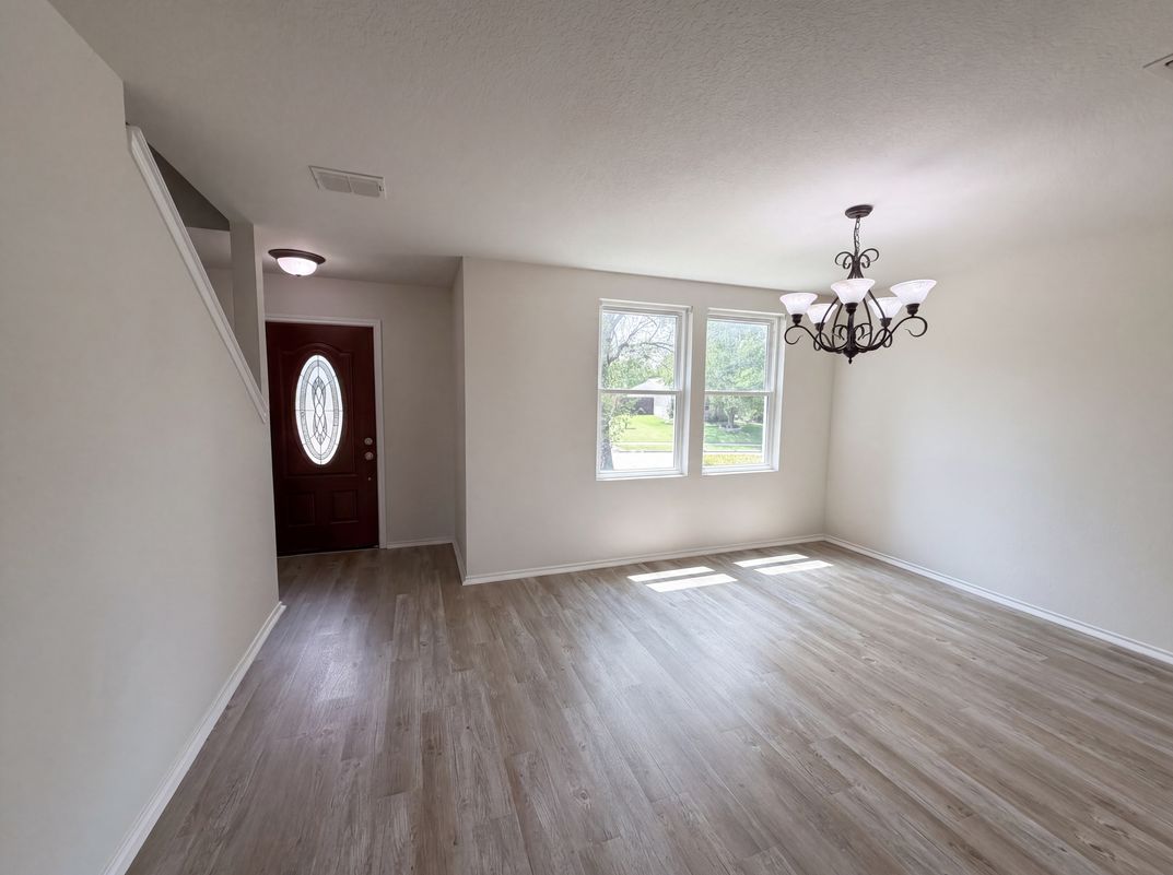 Photo 7 of 23 of 2904 Lake Vista Dr, Wylie, TX