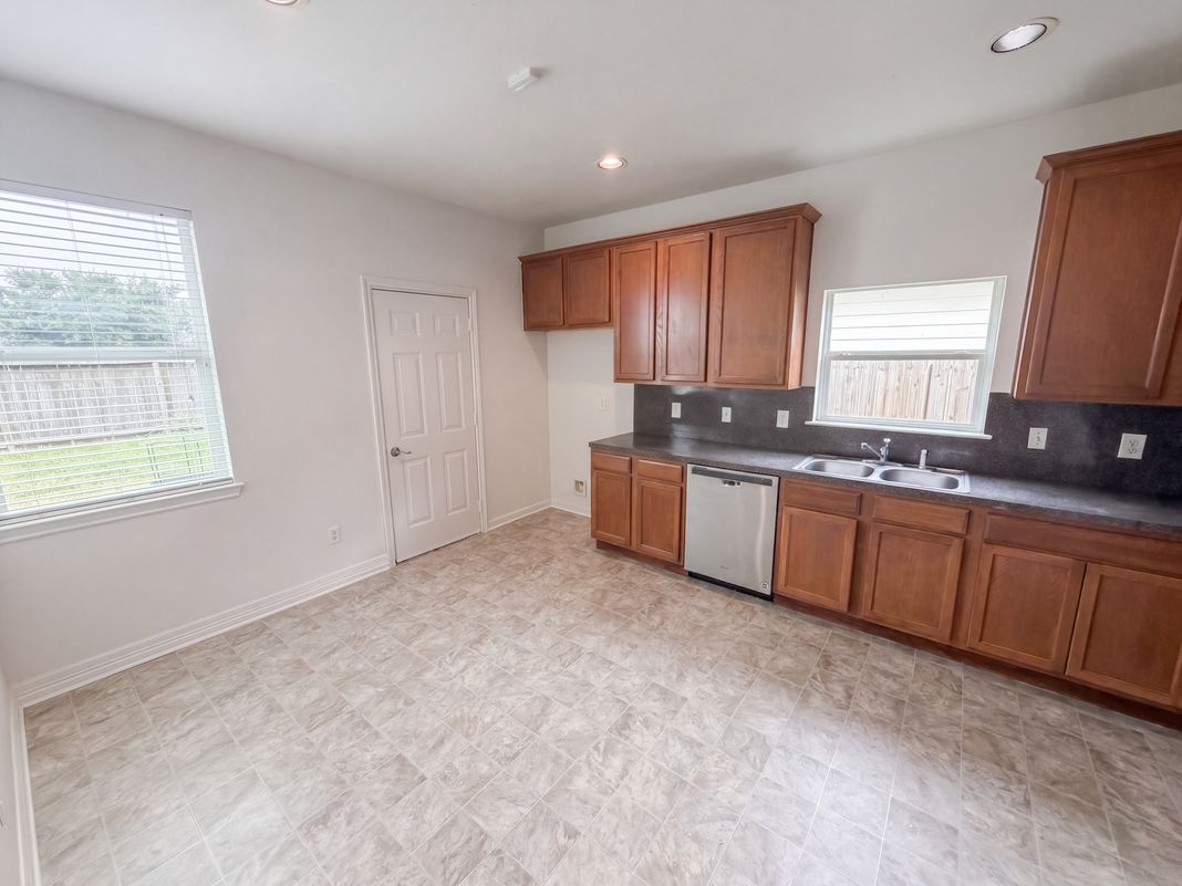 Property photo 3 of 15019 Silhouette Ridge Dr