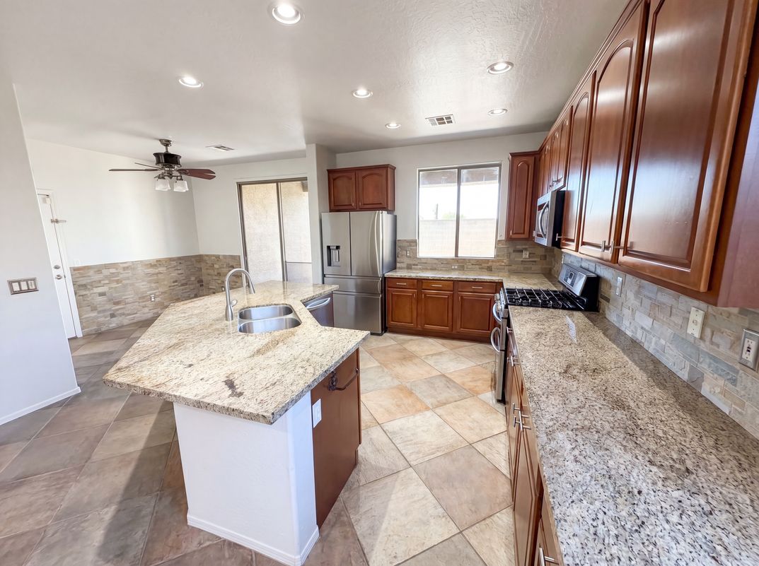 Property photo 2 of 2513 W Florentine Rd