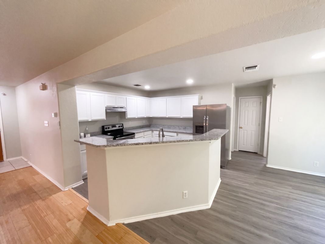 Property photo 2 of 10155 Cedarcliff