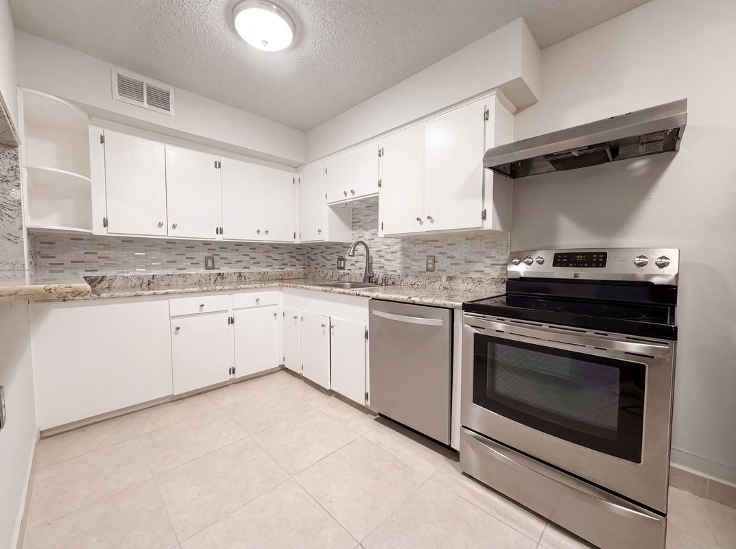 Photo 2 of 18 of 2503 McCue Rd, Houston, TX