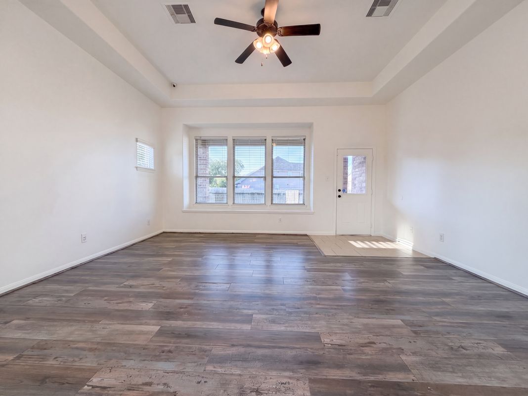 Property photo 3 of 5923 Carnaby Ln