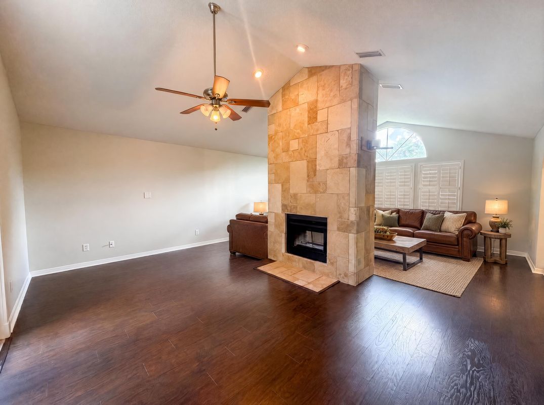 Property photo 3 of 300 Sprucewood Rd