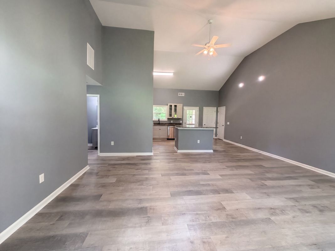 Property photo 3 of 201 Deerfield Ln