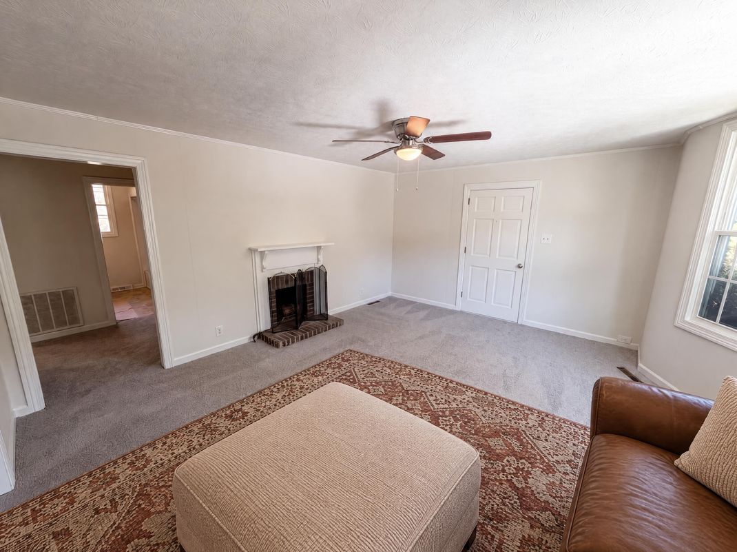 Property photo 3 of 14 Norwood St NE