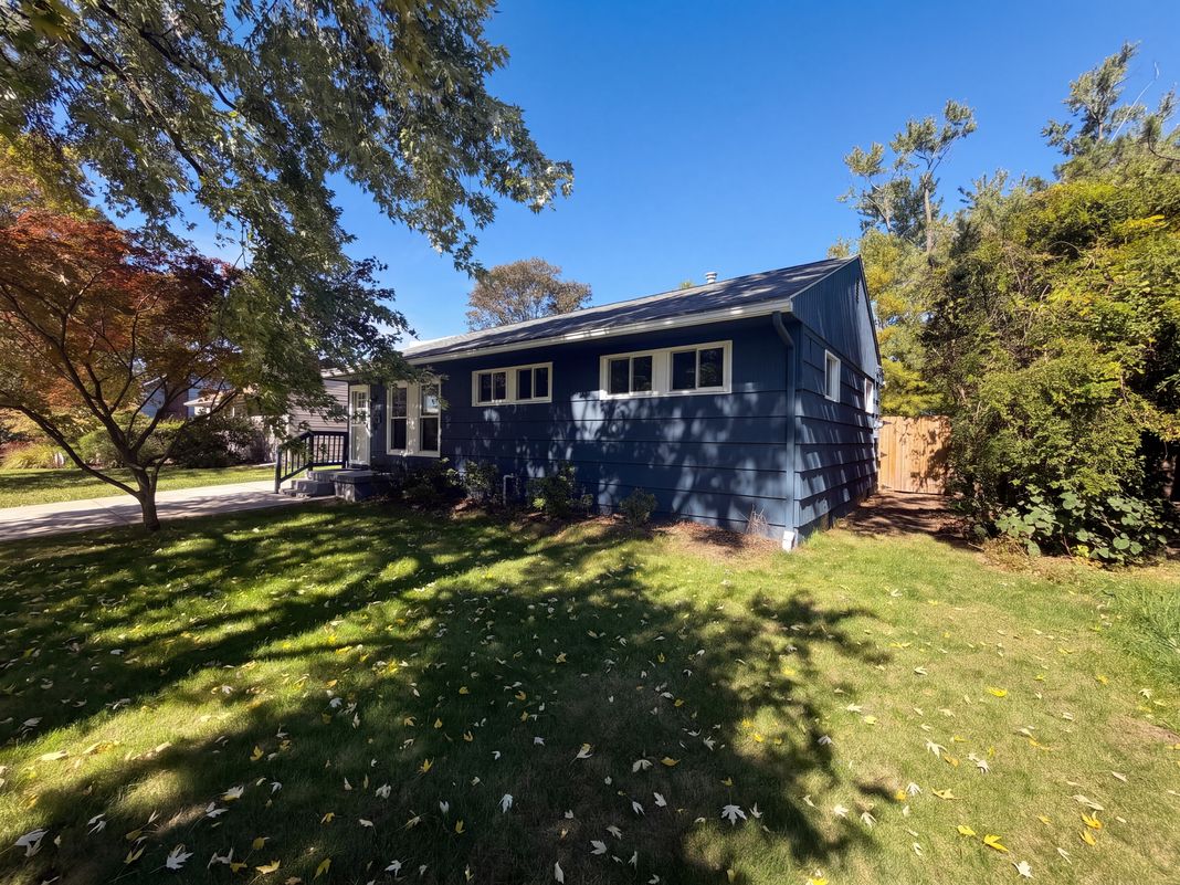 Property photo 1 of 2590 Swansea Rd