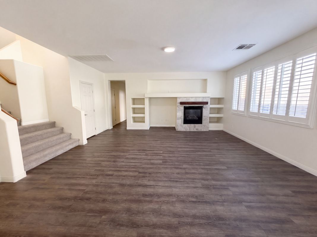 Property photo 3 of 360 S Milan St