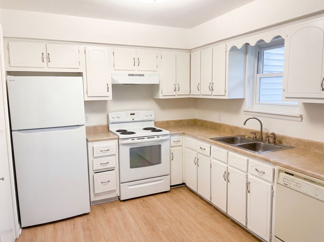 Property photo 2 of 7307 E Ranier Dr