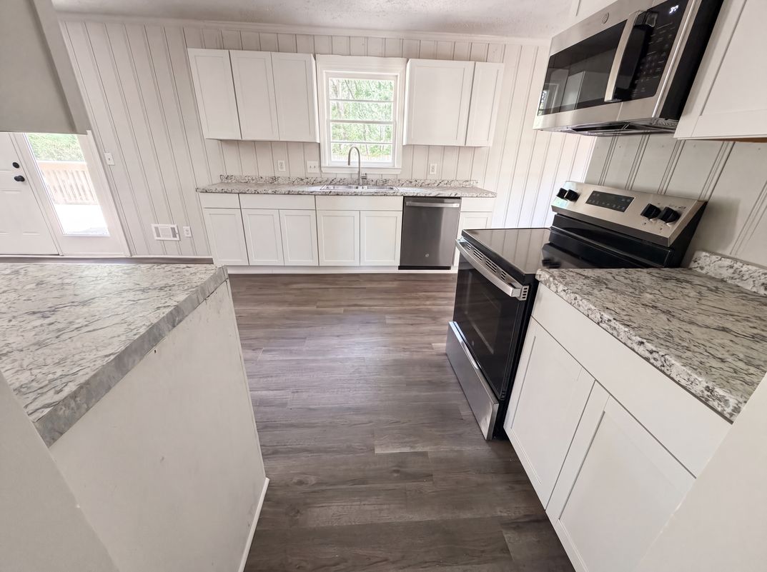 Property photo 2 of 1425 Hollyberry Ln