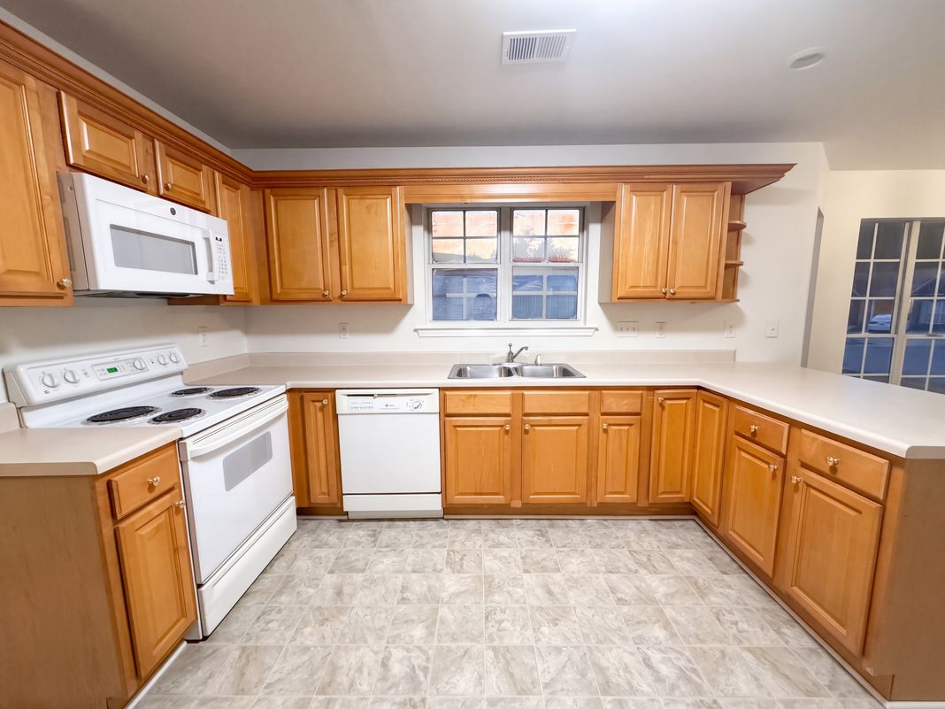 Property photo 2 of 210 Hidden Cove Cir