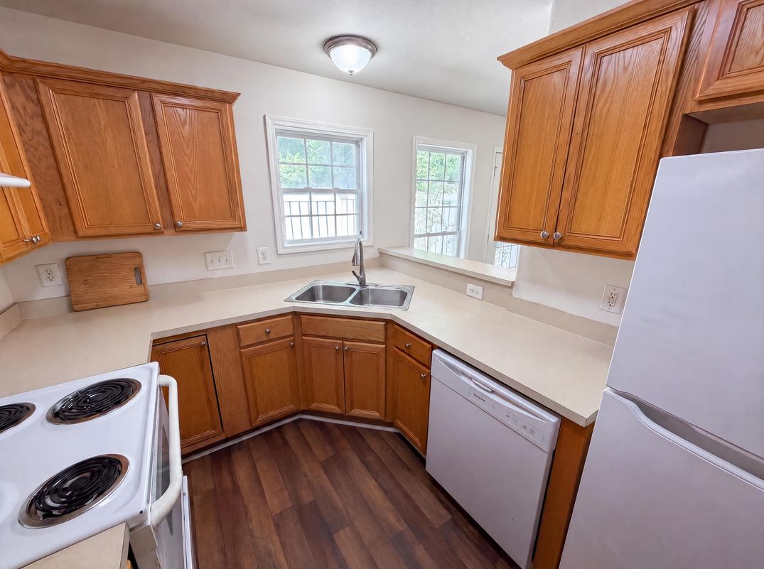 Property photo 3 of 9514 Littleleaf Dr