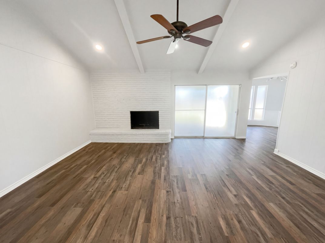 Property photo 3 of 2800 N Surrey Dr