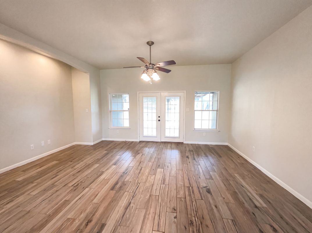 Property photo 3 of 130 Log Cabin Way