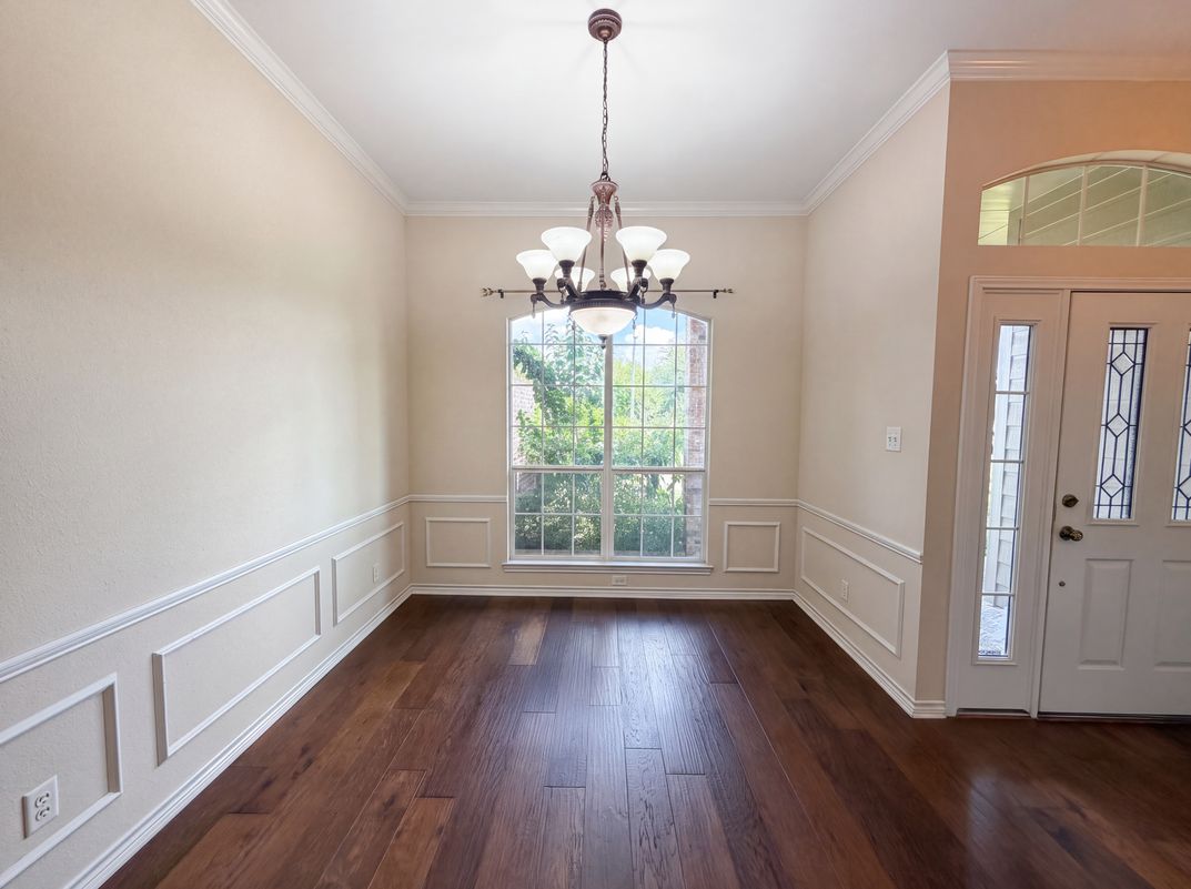 Property photo 2 of 11117 Weatherford Dr