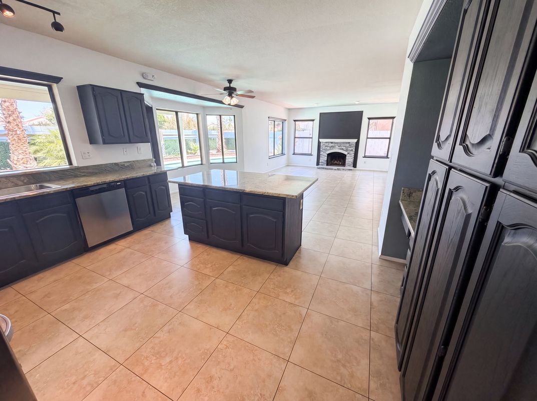 Property photo 2 of 3810 N Wintergreen Way