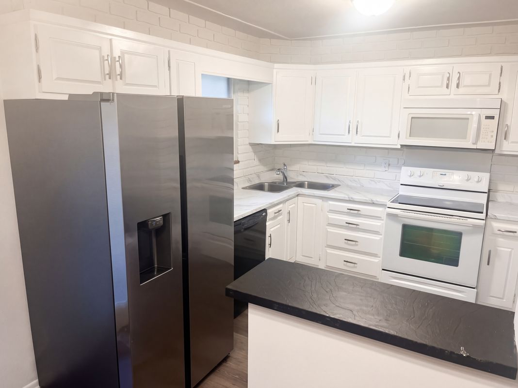 Property photo 2 of 4917 Hill Dr