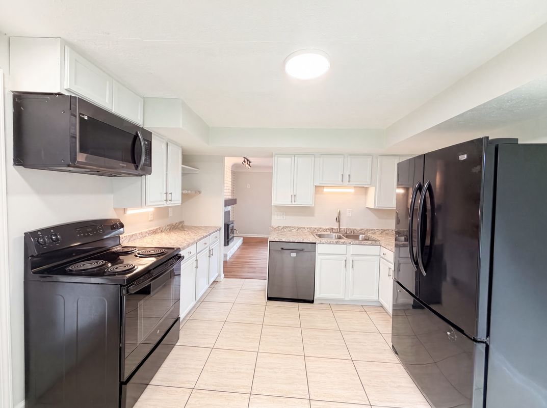 Property photo 2 of 4481 Forest Trl