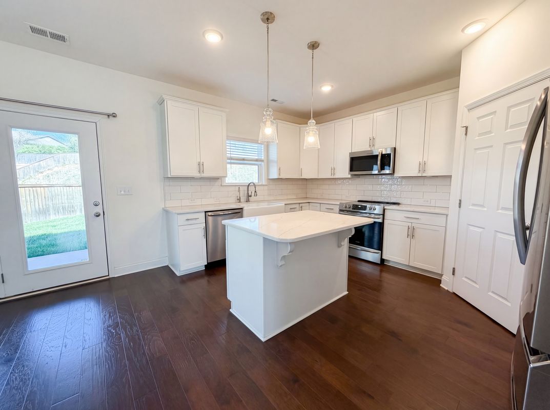 Property photo 2 of 2714 Green Ash Ln