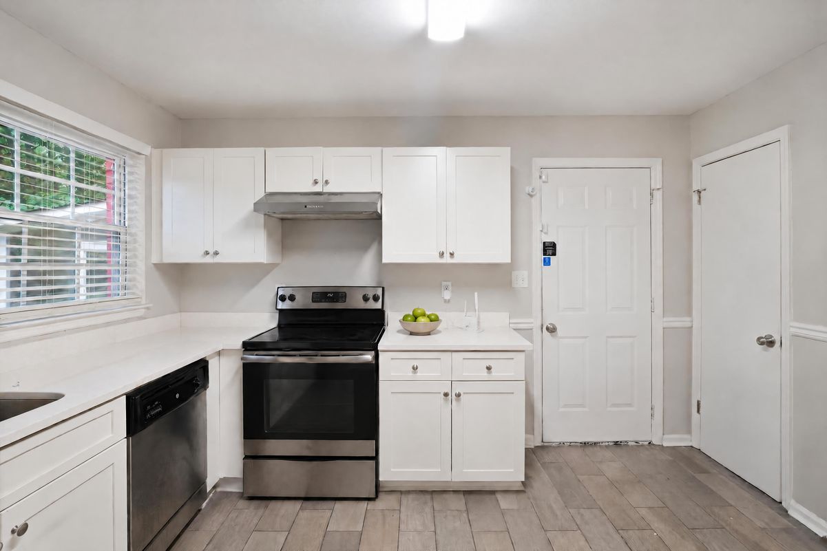 Property photo 2 of 1604 Drayton Woods Dr