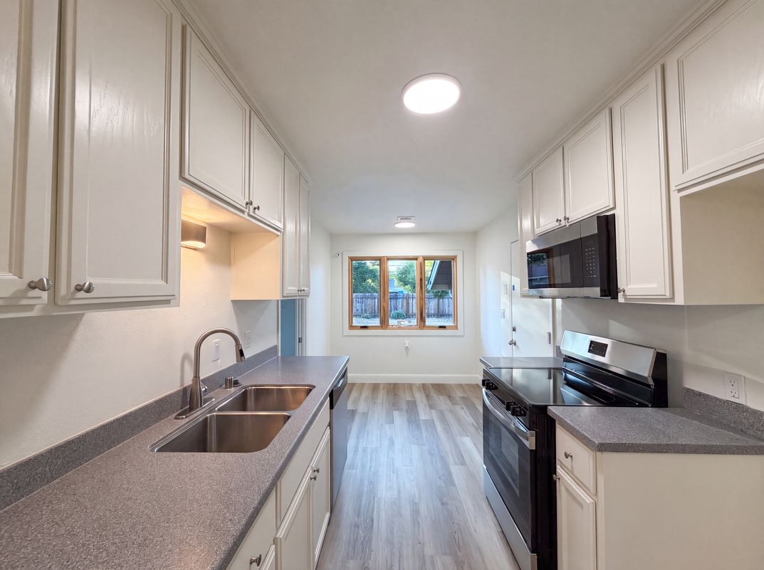 Property photo 2 of 5351 Bonniemae Way
