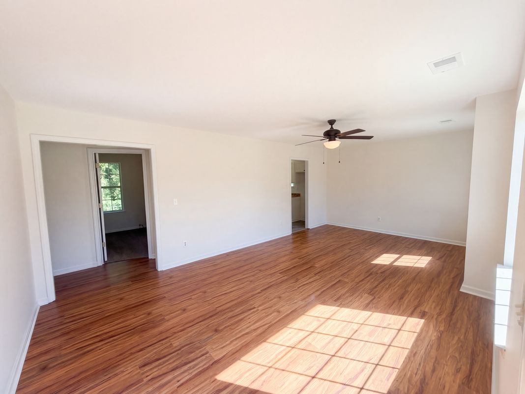 Property photo 3 of 218 Stonewood Dr