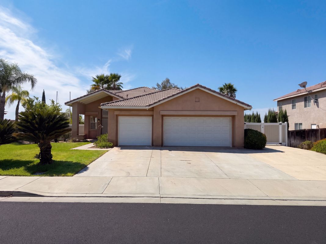 Property photo 1 of 26209 Tasman St