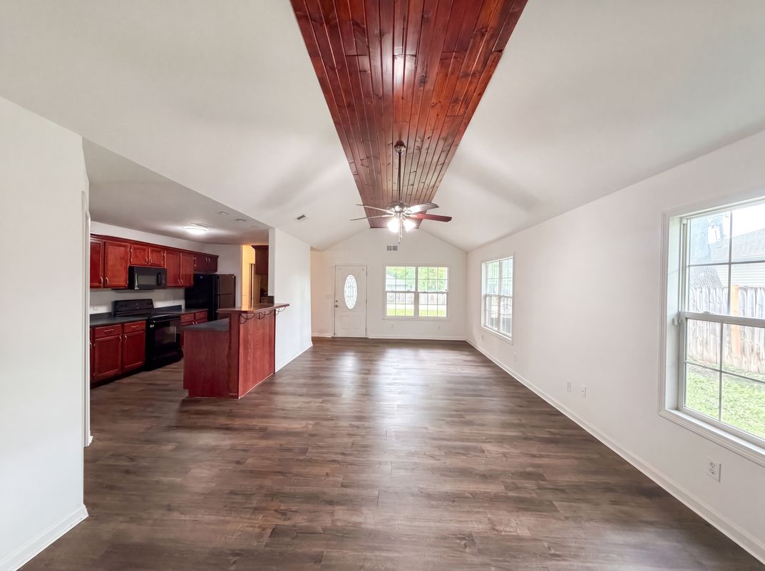 Property photo 3 of 905 S Butler Ter