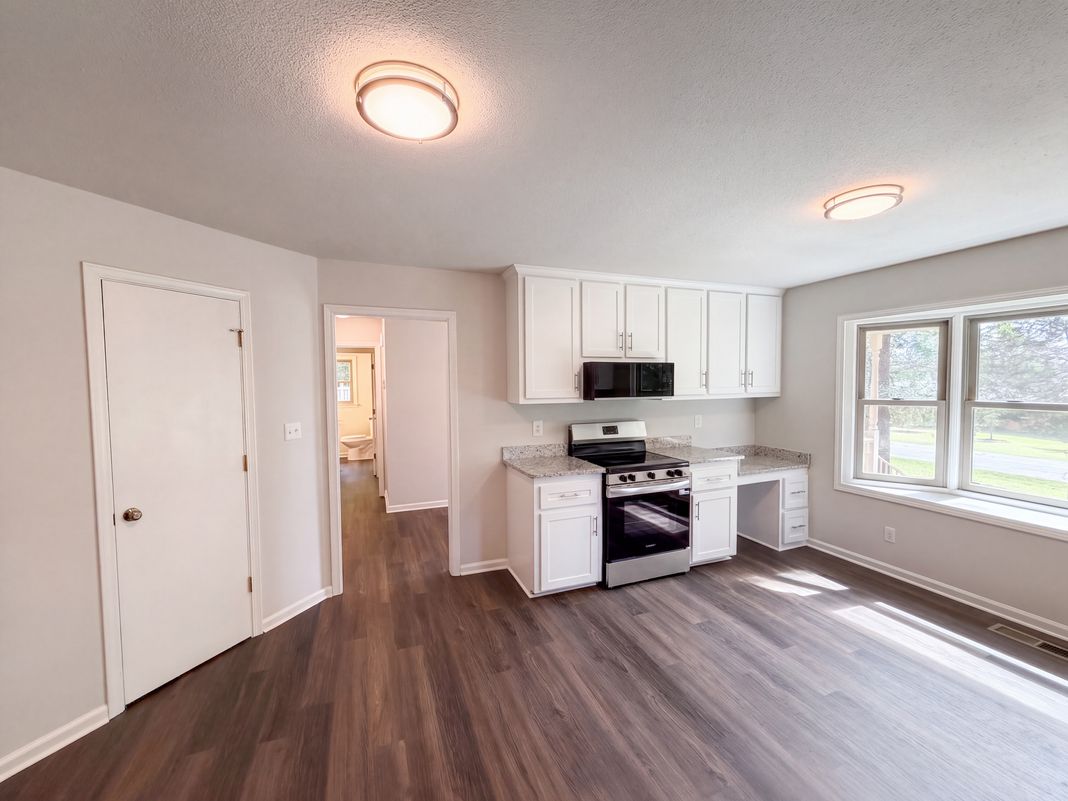 Property photo 2 of 121 Goodman Cir NE