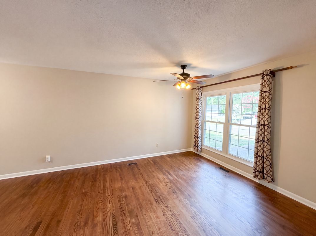 Property photo 3 of 1716 Timberlane St