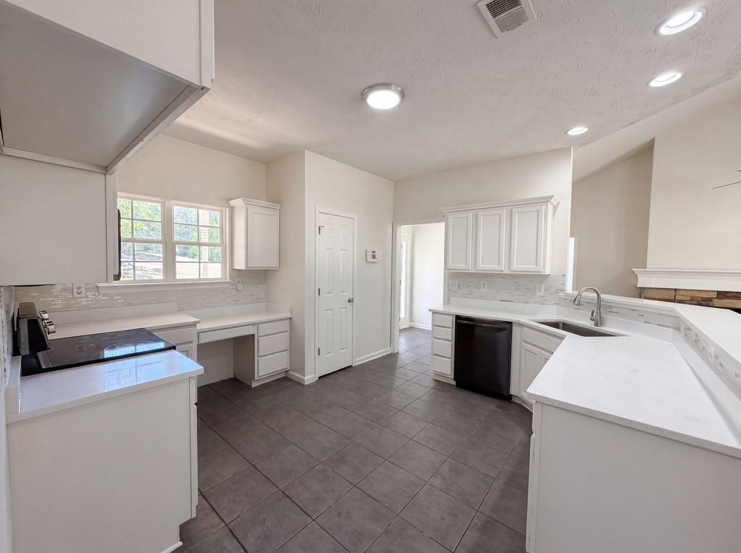 Property photo 2 of 130 White Acres Dr